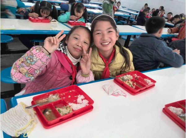 上海香蕉视频在线观看视频餐具有限公司震后灾区“爱心点点”世纪苗系列餐具使用情况的回访活动